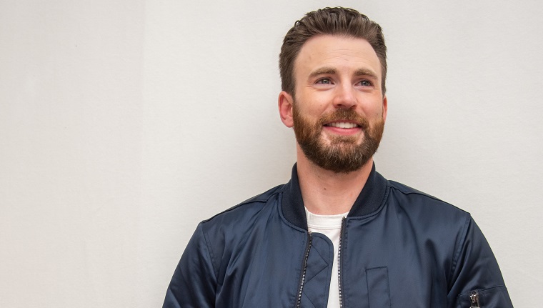 BEVERLY HILLS, CALIFORNIA - NOVEMBER 15: Chris Evans at the "Knives Out" Press Conference at the Four Seasons Hotel on November 15, 2019 in Beverly Hills, California.