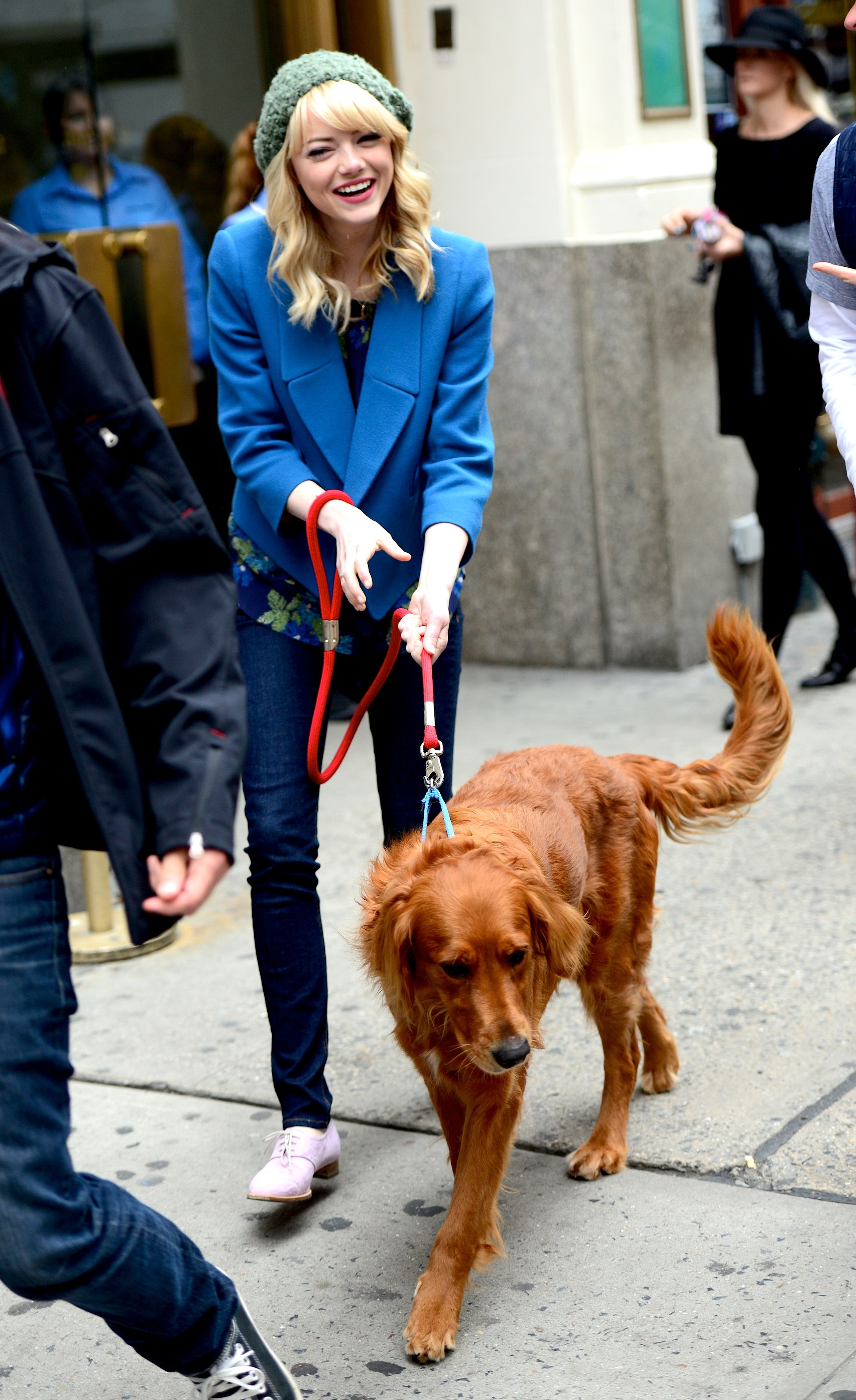 Emma Stone And Her Golden Retriever, Ren